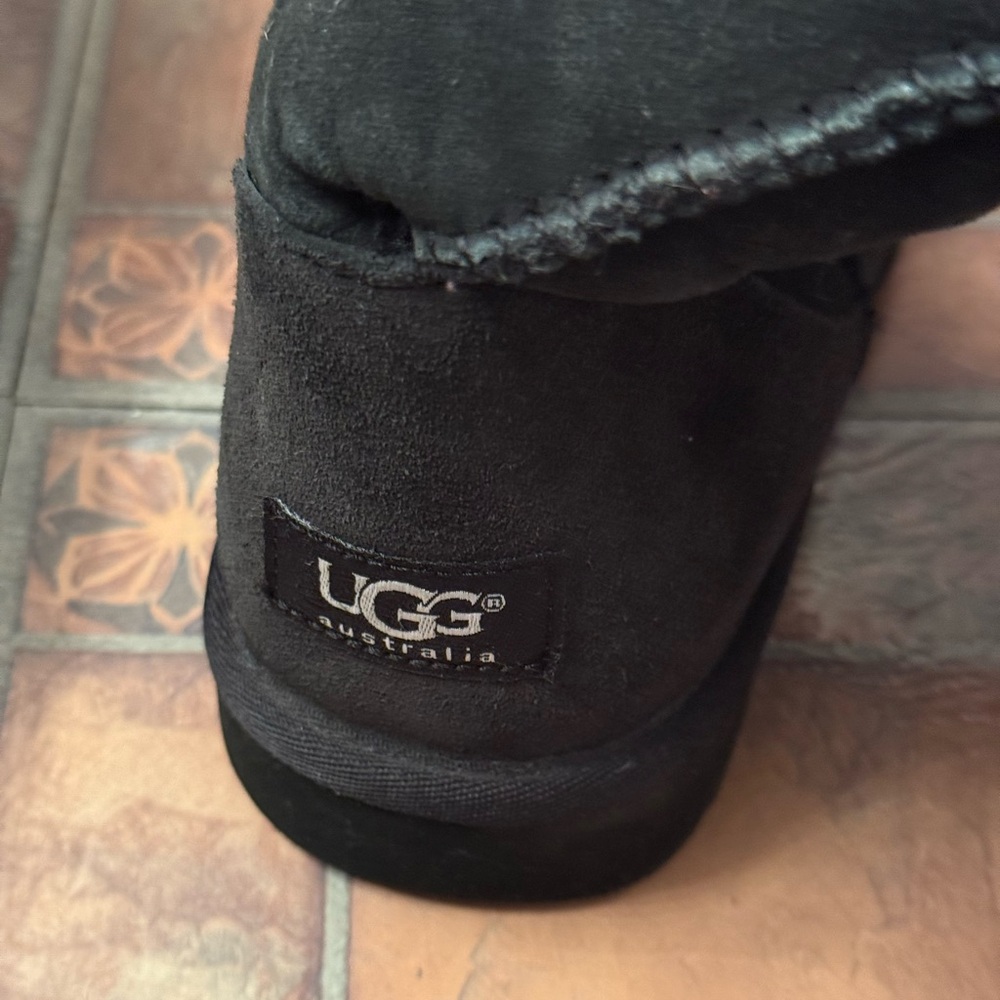 Black tall uggs - Picture 3 of 3